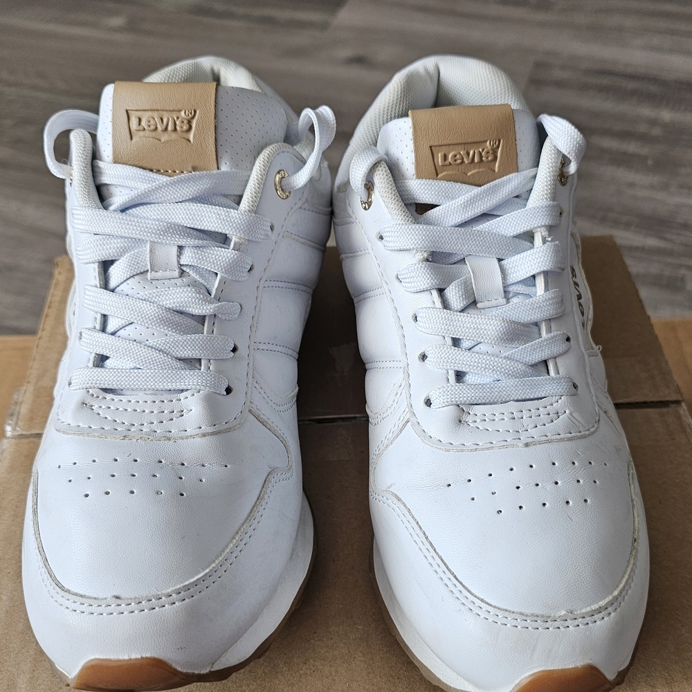 Levi's White Women's Sneakers Size 9 | Casual Everyday  Pre-Owned Lace- Up Shoes